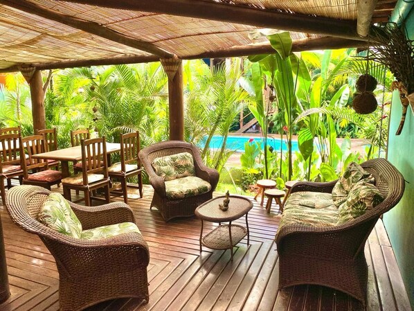 28-inch Smart TV with digital channels, TV, Netflix - Flat Barra Pousada (Maraú)