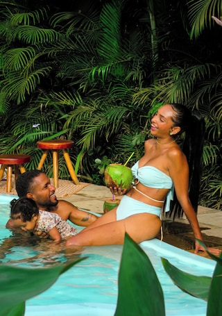 Outdoor pool. Flat Barra Pousada