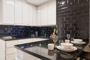 Køleskab, ovn, kogeplade, opvaskemaskine