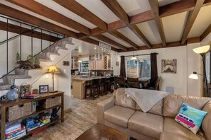 Smart TV, fireplace