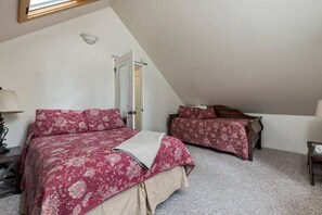 3 bedrooms, desk, iron/ironing board, free WiFi