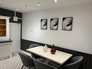 Deluxe House | Living area - Gorgeous Hasting House (Hastings)