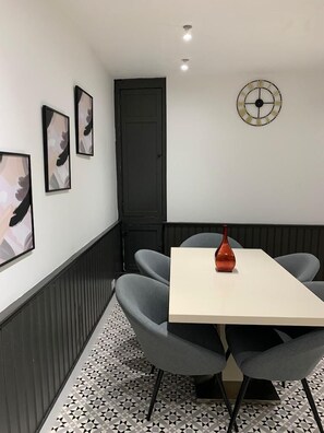 Deluxe House | Living area - Gorgeous Hasting House (Hastings)
