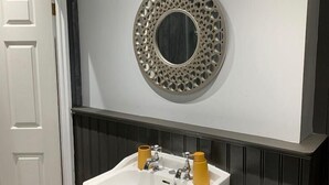 Deluxe House | Bathroom - Gorgeous Hasting House (Hastings)