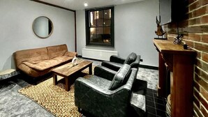 Deluxe House | Living area - Gorgeous Hasting House (Hastings)