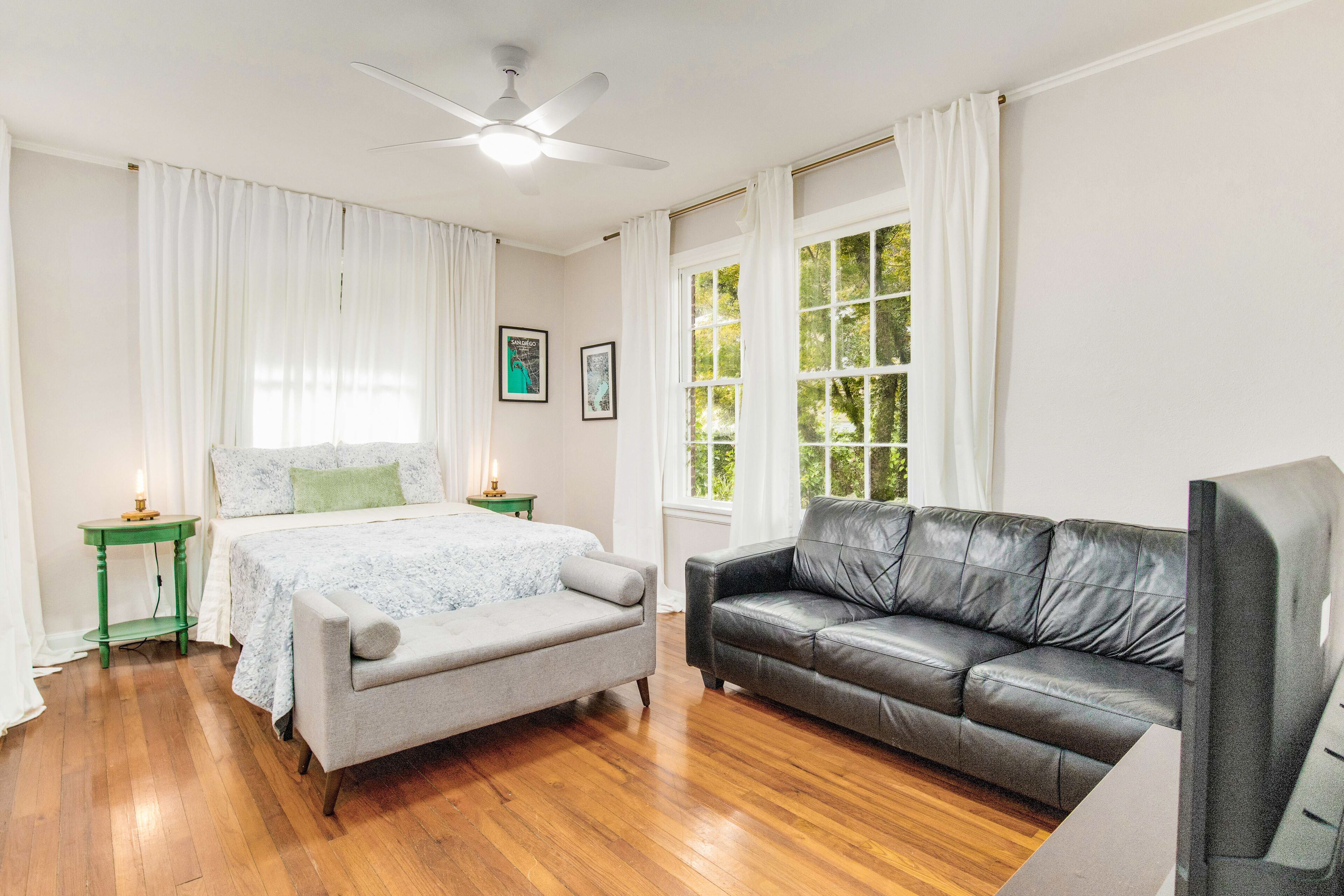 The Mallory - 🪴Courtyard, 📚Office Nook, 2️⃣ Houses