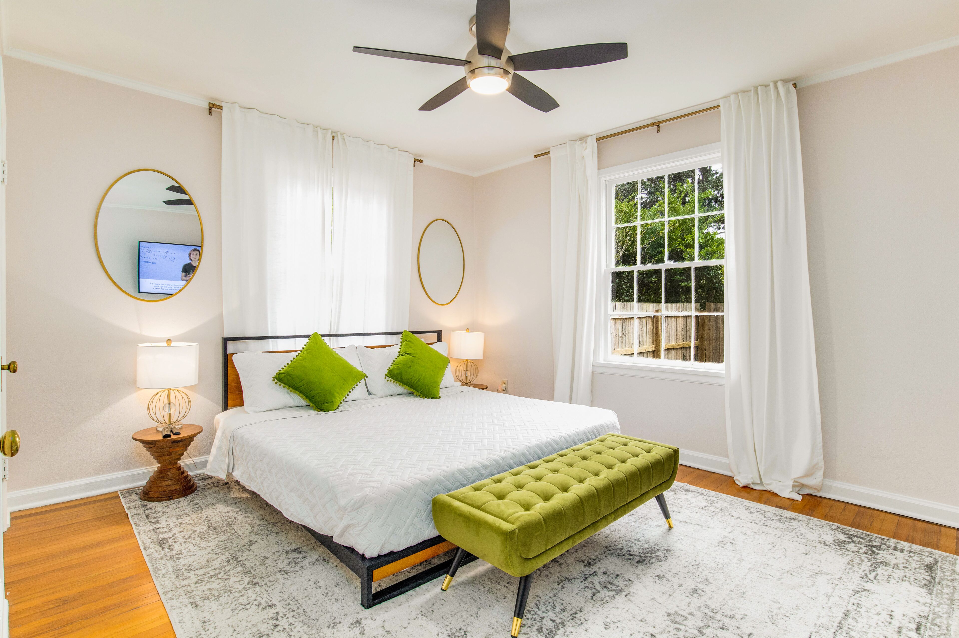 The Mallory - 🪴Courtyard, 📚Office Nook, 2️⃣ Houses