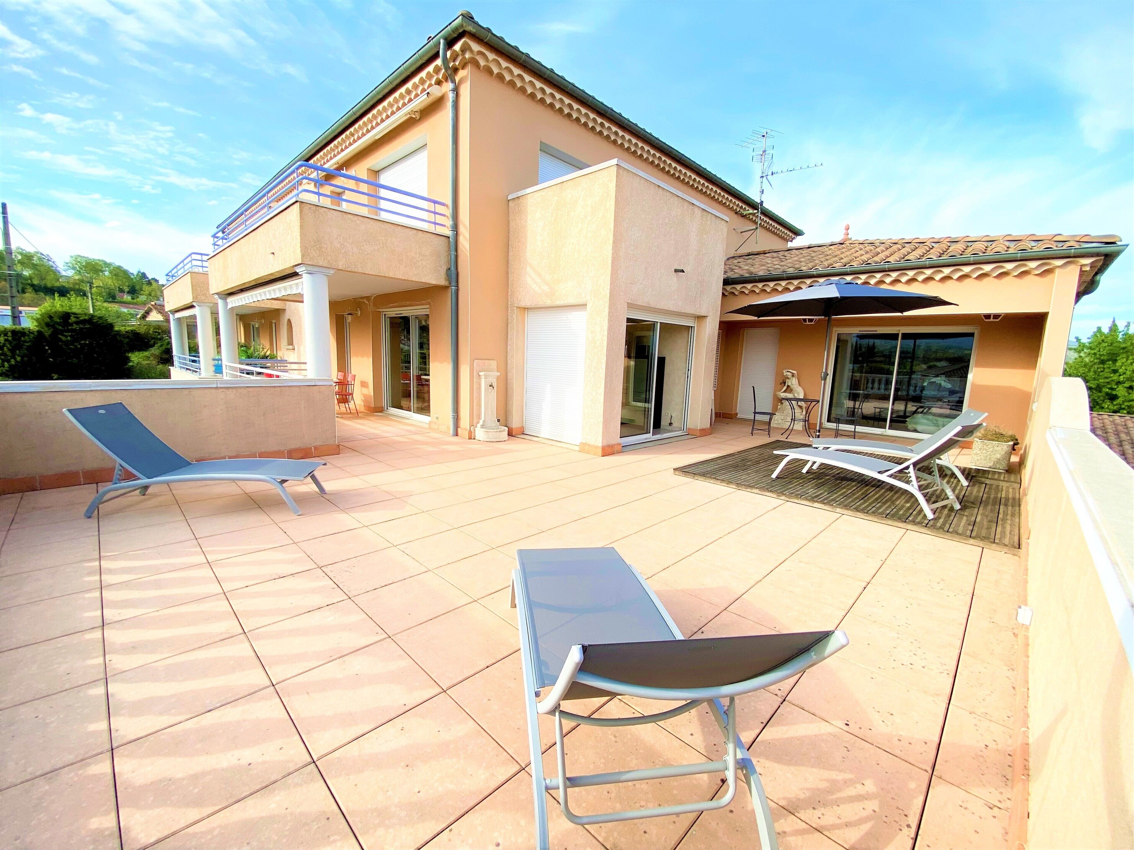 Luxury apartment 5p 2ch large terrace and solarium