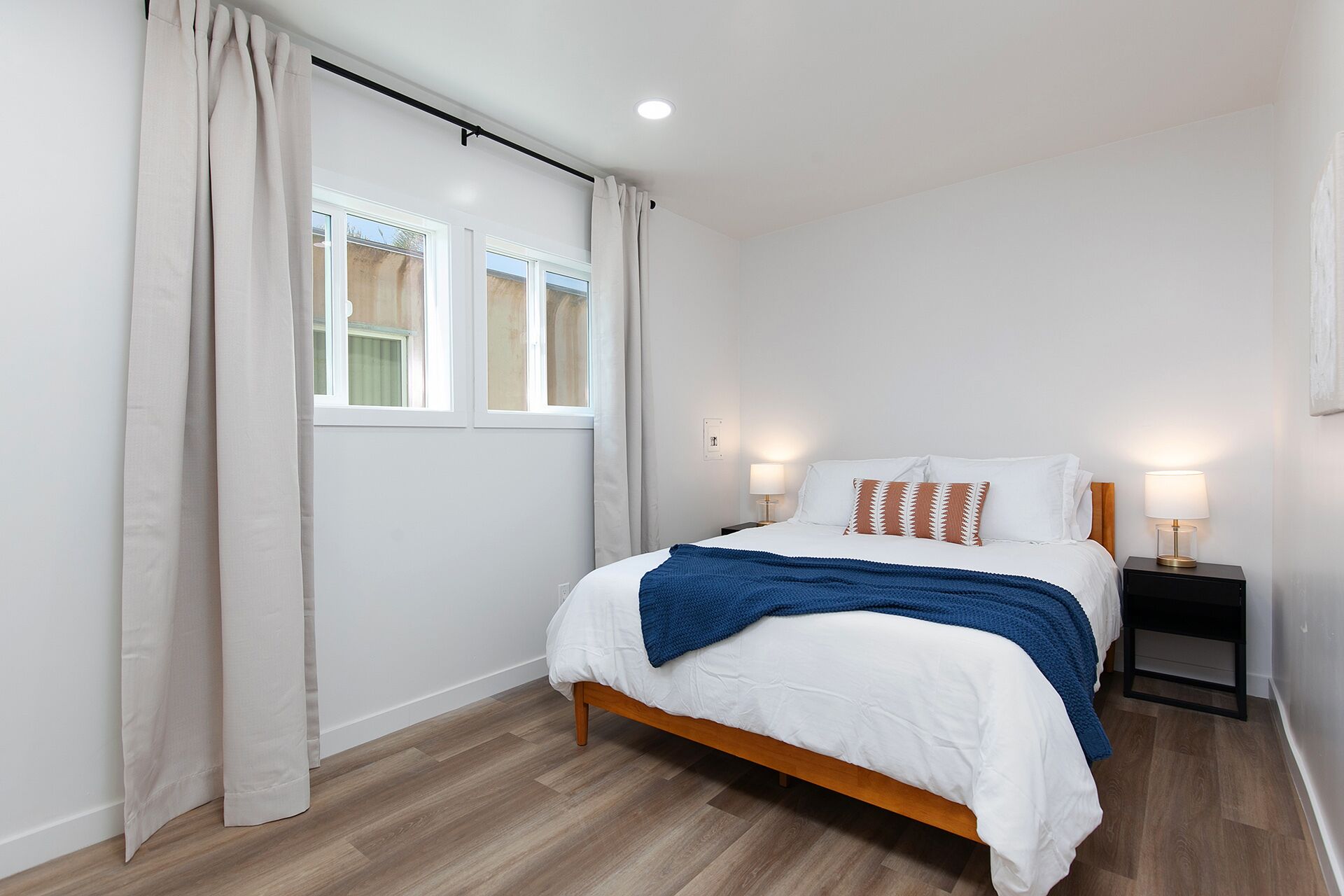 Brand NEW Unit - Close to Beach, Cafes, Restaurants and More!