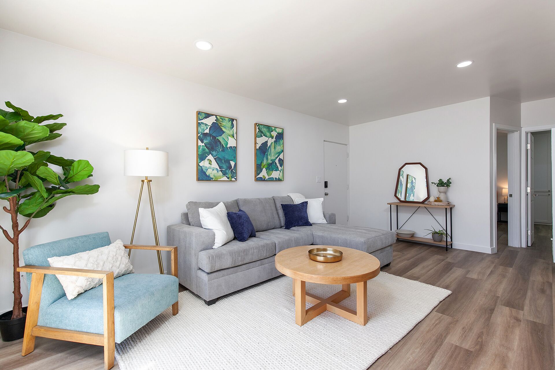 Brand NEW Unit - Close to Beach, Cafes, Restaurants and More!