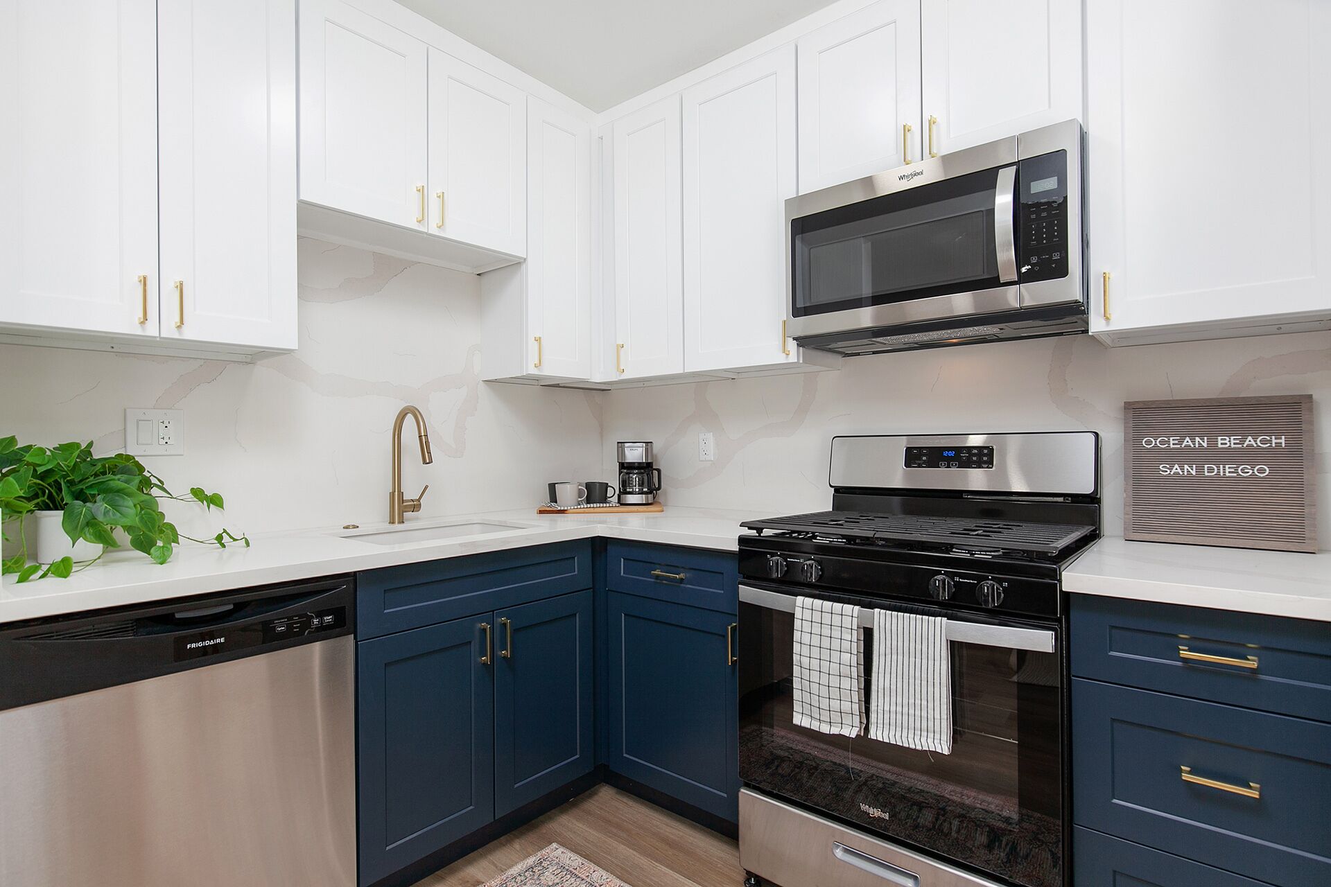 Brand NEW Unit - Close to Beach, Cafes, Restaurants and More!