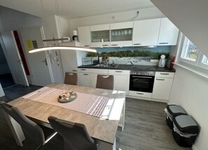 Køleskab, ovn, kogeplade, opvaskemaskine