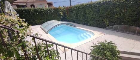 Piscine couverte, piscine extérieure