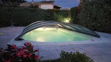 Piscine couverte, piscine extérieure