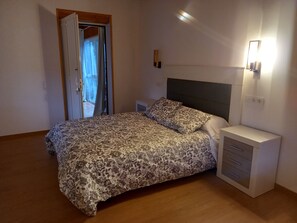 4 Schlafzimmer, Bügeleisen/Bügelbrett, Reisekinderbett, kostenloses WLAN