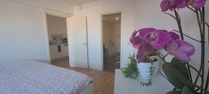 1 bedroom, desk, iron/ironing board, travel cot - PARK BRUSILIA (Schaerbeek)