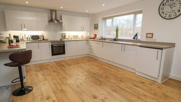 Fridge, dishwasher, electric kettle, toaster