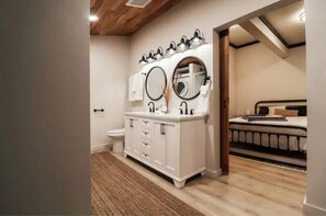 Dusche, Seife, Toilettenpapier