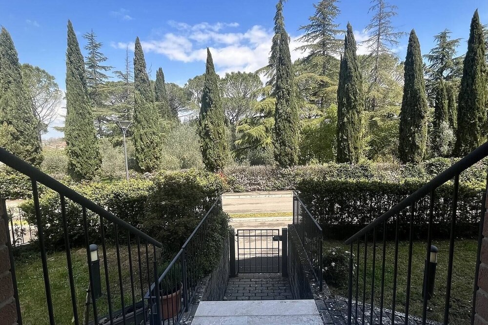 Flat in Asciano with A/C, Garden,view,parking,walk distance to the centre, quiet