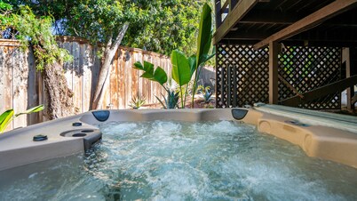 Chic Kensington Home | Hot Tub & Canyon Views
