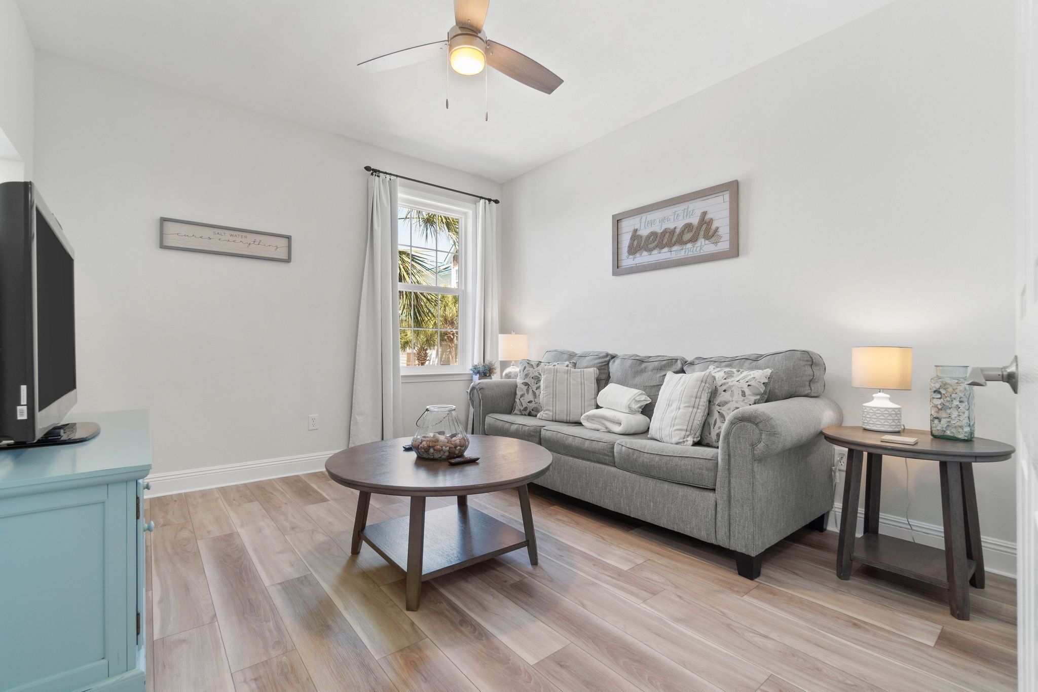 "Beach Bliss" sleeps 12- poolside townhouse