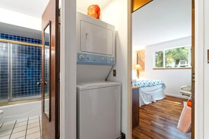 Condo (2 Bedrooms) | Laundry room