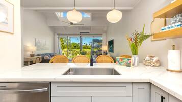 Condo | Private kitchen | Fridge, microwave, oven, coffee/tea maker