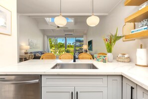 Condo | Cozinha privada | Geladeira, micro-ondas, fogão, cafeteira/chaleira