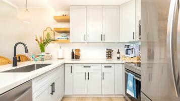 Condo | Dapur peribadi | Peti sejuk, ketuhar gelombang mikro, ketuhar, pembancuh kopi/teh