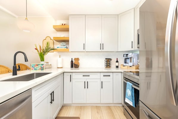 Condo | Cocina privada | Refrigerador, microondas, horno y cafetera y tetera