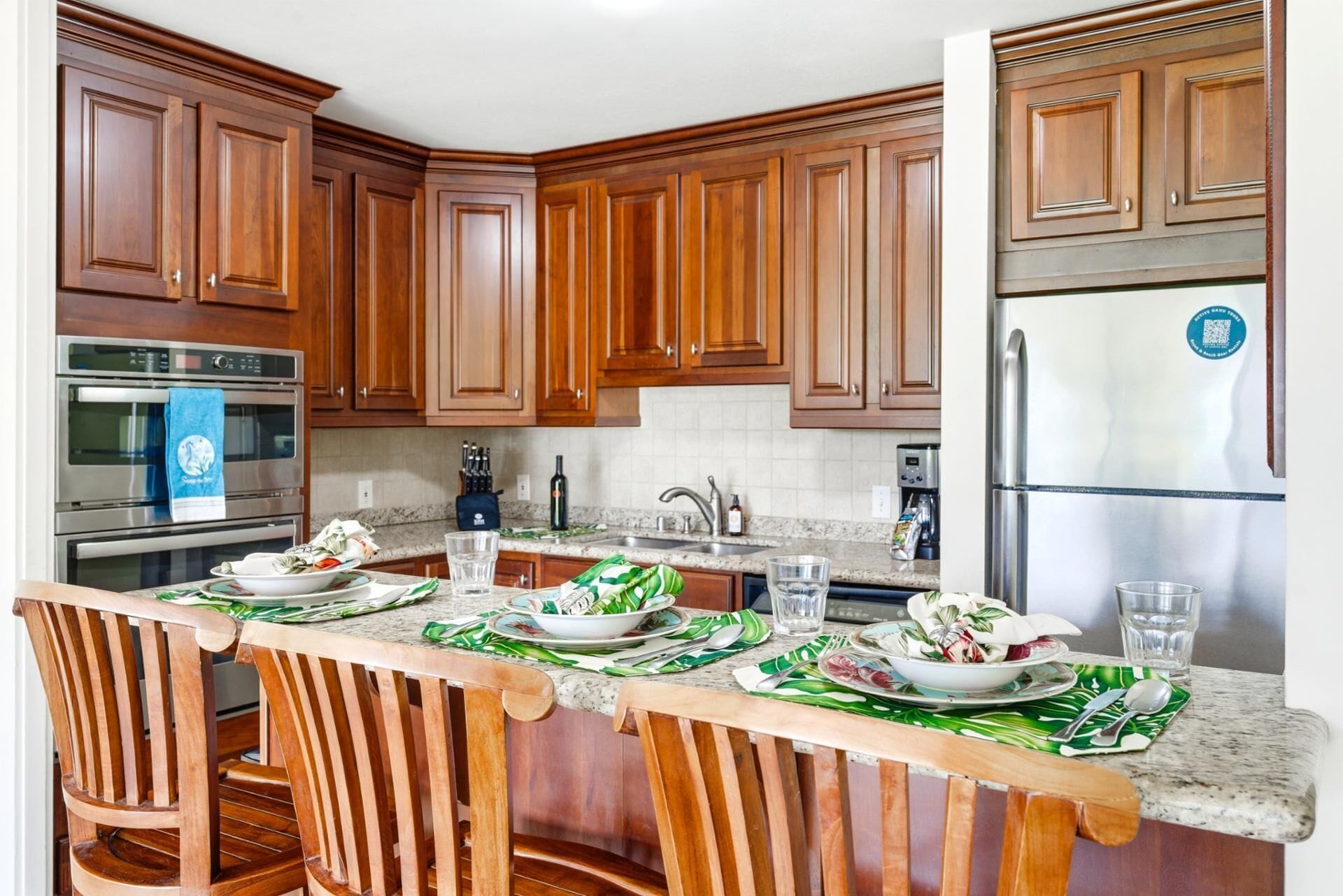 Condo (1 Bedroom) | Bếp riêng | Tủ lạnh, lò vi sóng, lò nướng, dụng cụ pha cà phê/trà 