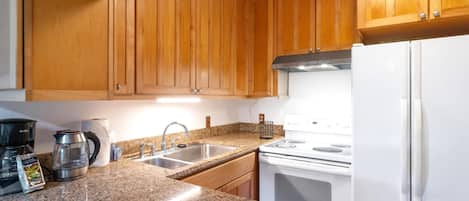 Condo (2 Bedrooms) | Private kitchen | Fridge, microwave, oven, coffee/tea maker