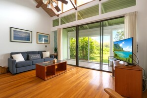 Condo (2 Bedrooms) | Front of property