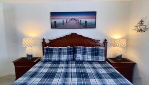 5 bedrooms, iron/ironing board, WiFi, bed sheets