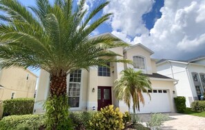 Exterior - Highlands Reserve- pool home with Spa - Spacious, Modern and Clean (Davenport)
