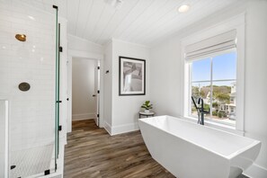 Hair dryer, towels, soap, shampoo - Crystal Tide with Private Pool, Low Speed Vehicle, and Designer Furniture (Destin)