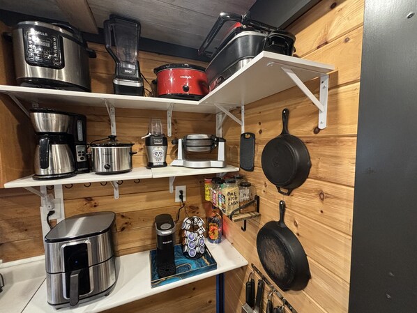 All the cooking appliances you may need for your cooking needs. - Cabin in Hocking Hills with Hot Tub, Fire Pit and Covered Back Deck. (South Bloomingville)
