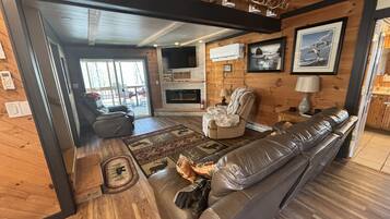 Smart TV, fireplace
