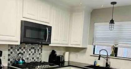 Lavish Living on Monroe