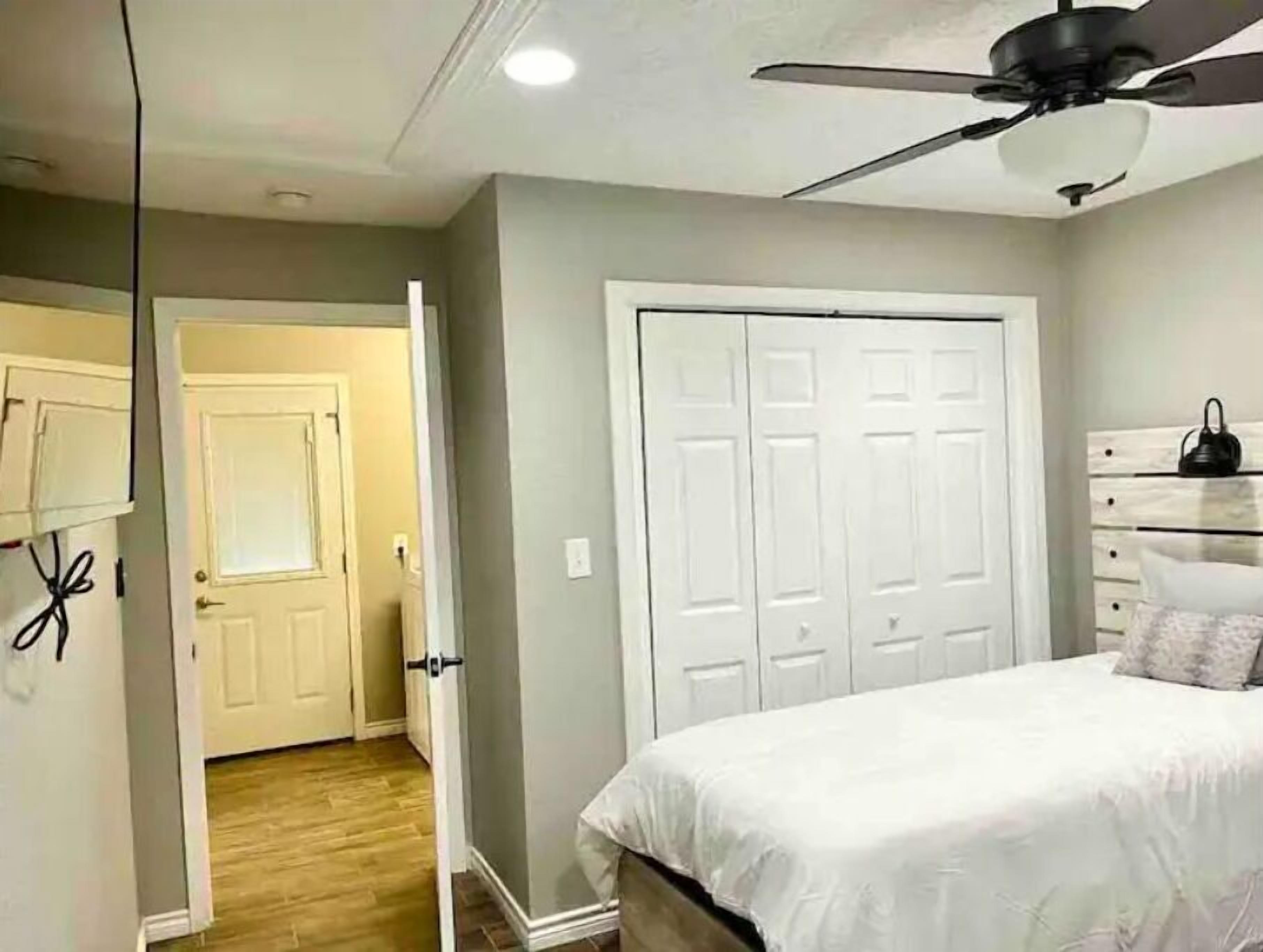 Lavish Living on Monroe