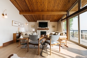 TV connectée, cheminée