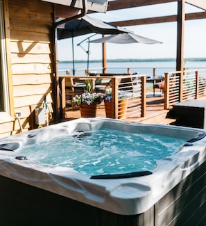 Bain à remous extérieur
