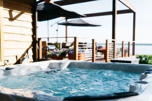 Bain à remous extérieur