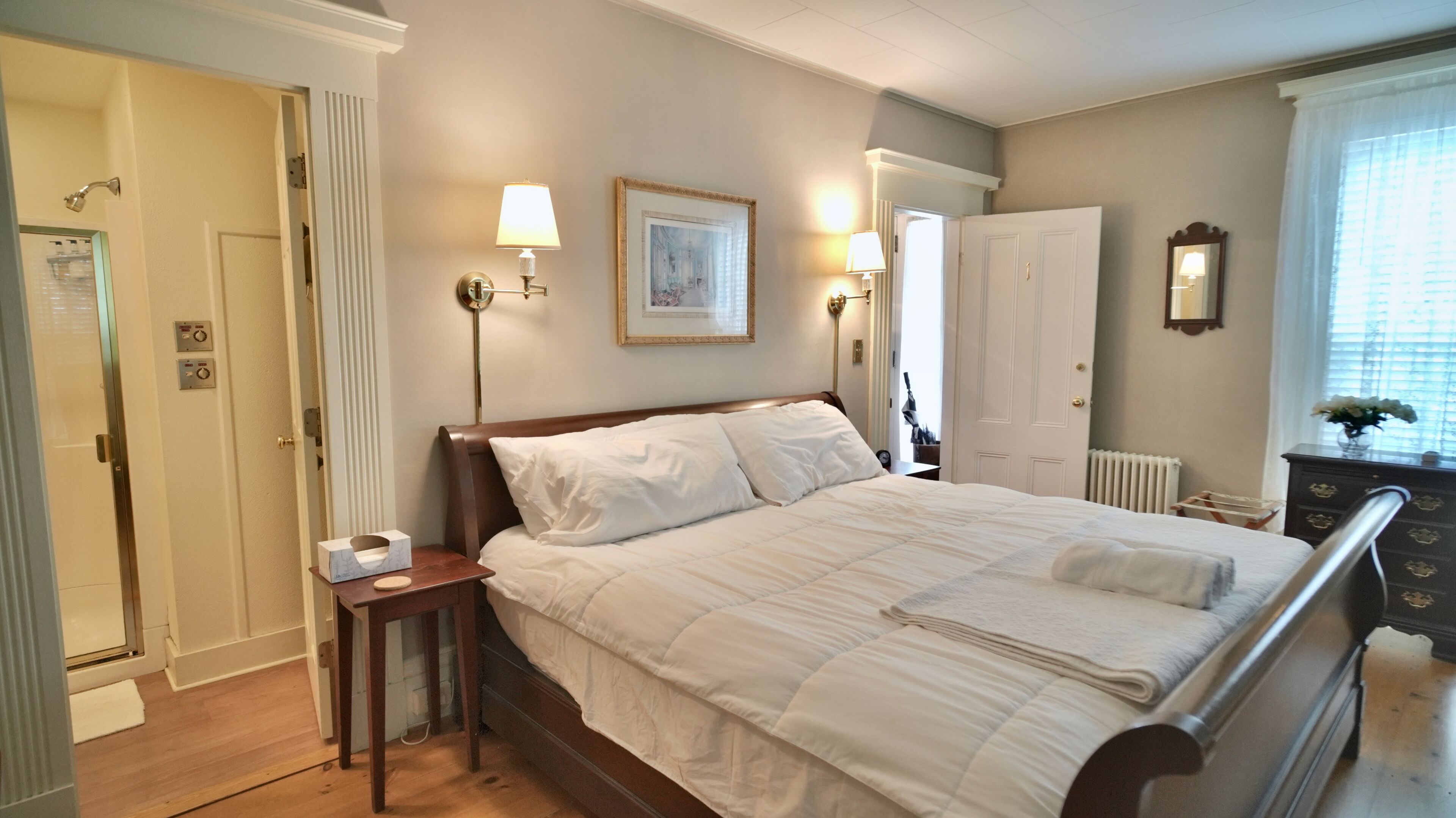 Spacious 6BR,4BA w/Netflix, pool table, & library, near downtown Wolfeboro