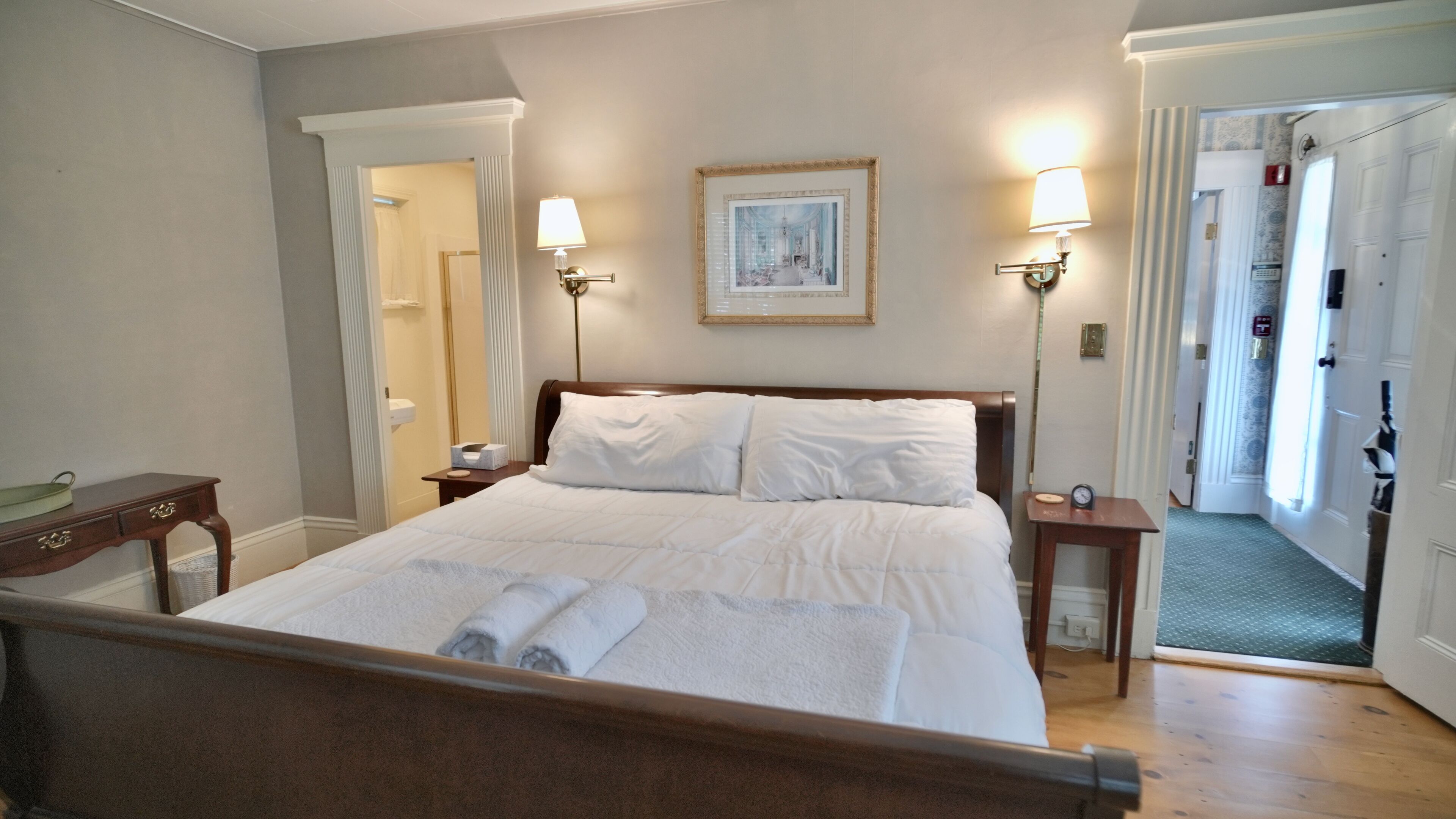 Spacious 6BR,4BA w/Netflix, pool table, & library, near downtown Wolfeboro