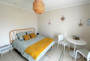 1 Schlafzimmer, Reisekinderbett, kostenloses WLAN, Bettwäsche