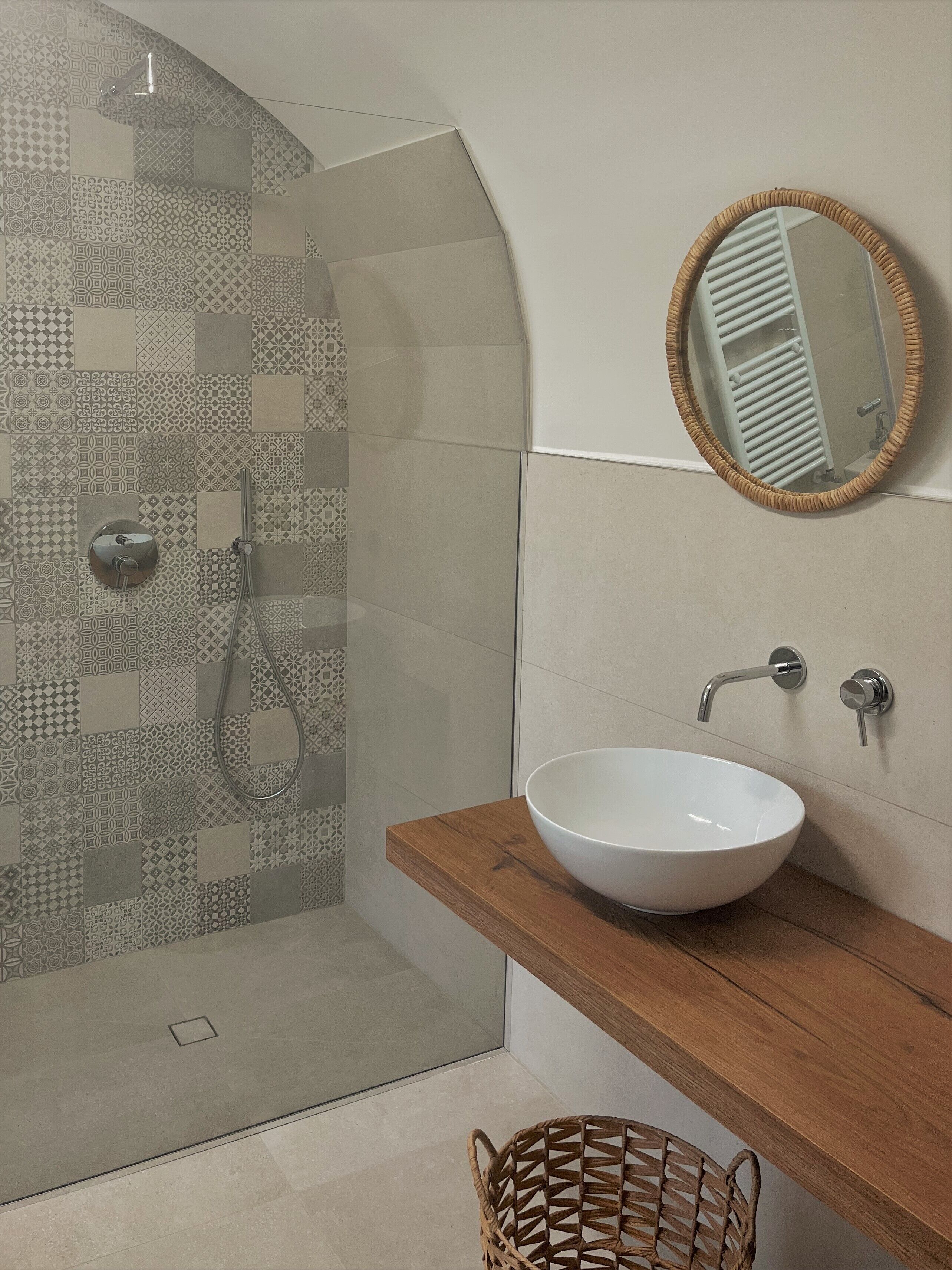 Haartrockner, Bidet, Handtücher, Seife