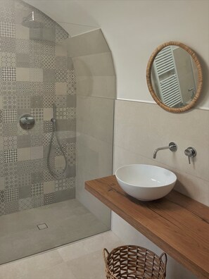 Hair dryer, bidet, towels, soap - Rella home Martina estate - Maira Valley - Piedmont (Villar San Costanzo)