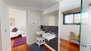 4 bedrooms, in-room safe, iron/ironing board, free WiFi