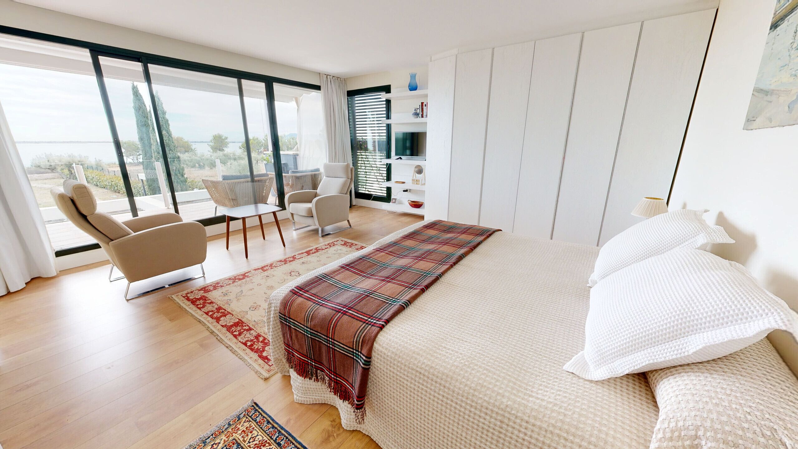 4 bedrooms, in-room safe, iron/ironing board, free WiFi